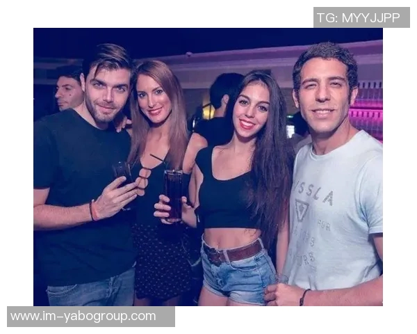 西班牙女子因与C罗女友乔治娜相似而在网络上迅速走红引发关注